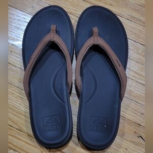 Reef Tan and Black Sandals